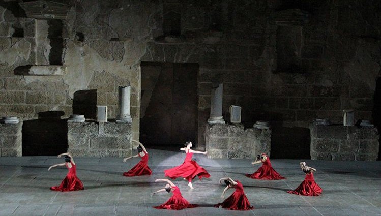 Aspendos Antik Tiyatrosu’nda Cumhuriyet’in Asırlık Yüzü gösterisi yapıldı