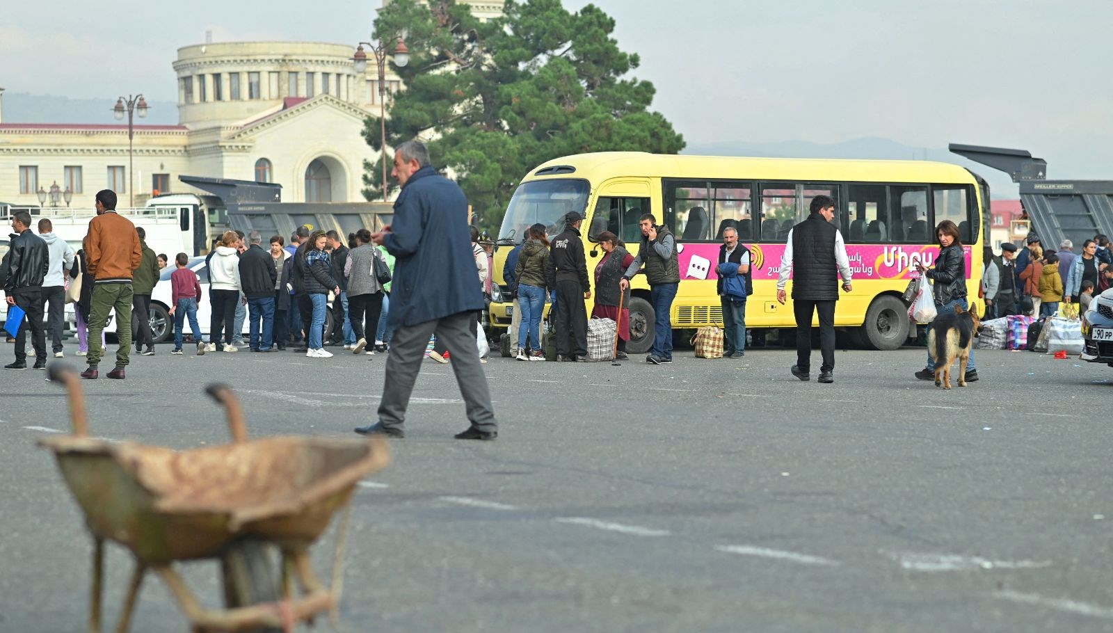 Azerbaycan devlet kurumları, Karabağ’daki Ermeni nüfusa hizmet vermeye başladı