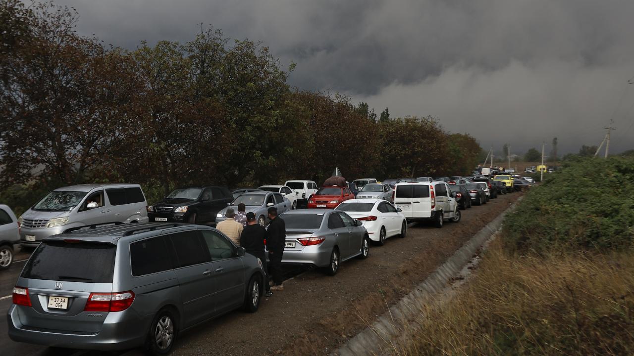 Azerbaycan, Karabağ’da yaşayan Ermenileri kayıt altına alacak