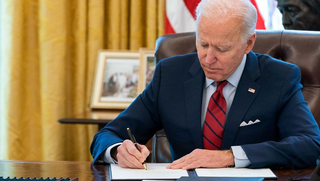 Biden onayladı: ABD’de öğrencilerin kredi borcu siliniyor