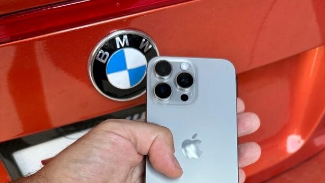 BMW sahipleri şokta: Tek tek iPhone 15’leri bozuluyor!