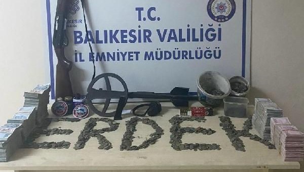 Erdek’te tarihi eser operasyonu: 3 bin 882 sikke ele geçirildi
