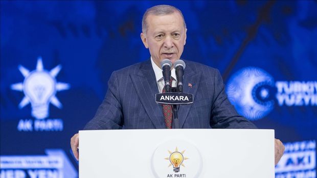 Erdoğan yeniden genel başkan seçildi