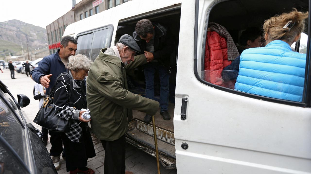 Ermenilerin yarıdan fazlası Dağlık Karabağ’ı terk etti