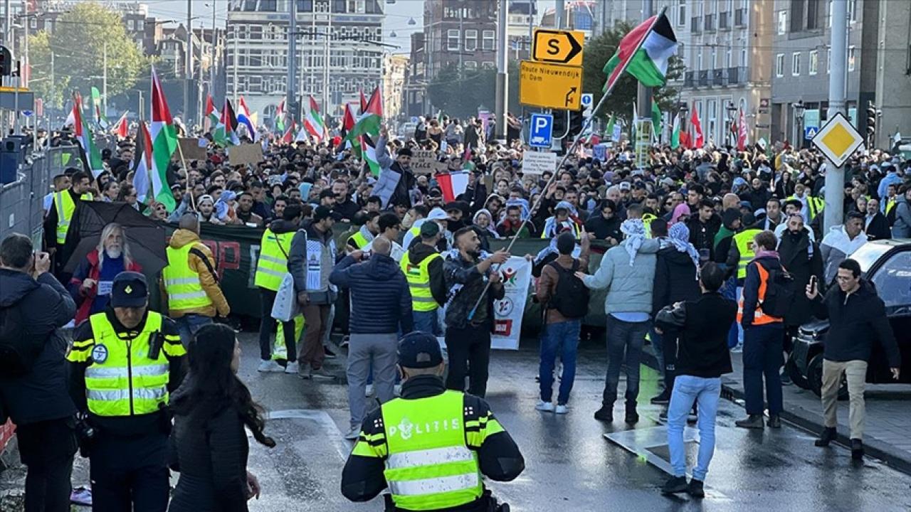 Hollanda’da Filistin’e destek gösterisinde 3 kişi gözaltına alındı