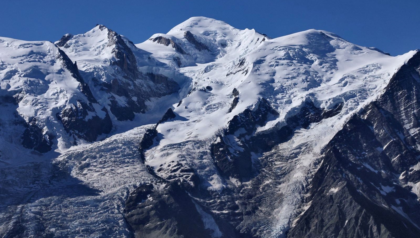 İklim değişikliği Mont Blanc’ı da etkiledi: Avrupa’nın zirvesi 2 metre küçüldü