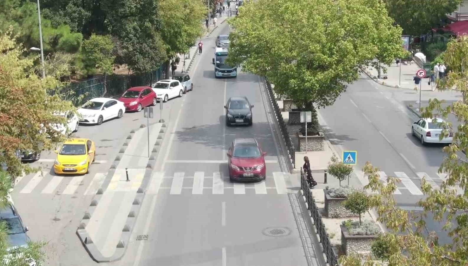 Kadıköy’de yayalara yol vermeyen sürücülere ceza