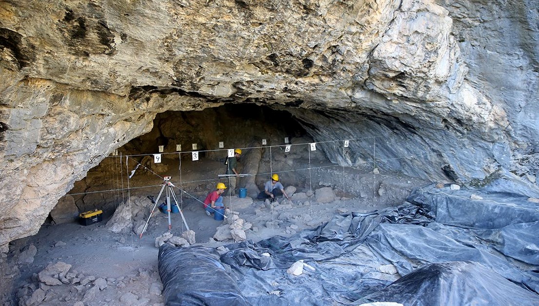 Kahramanmaraş’ta mağara kazısında 12 bin yıllık olduğu düşünülen mezar bulundu