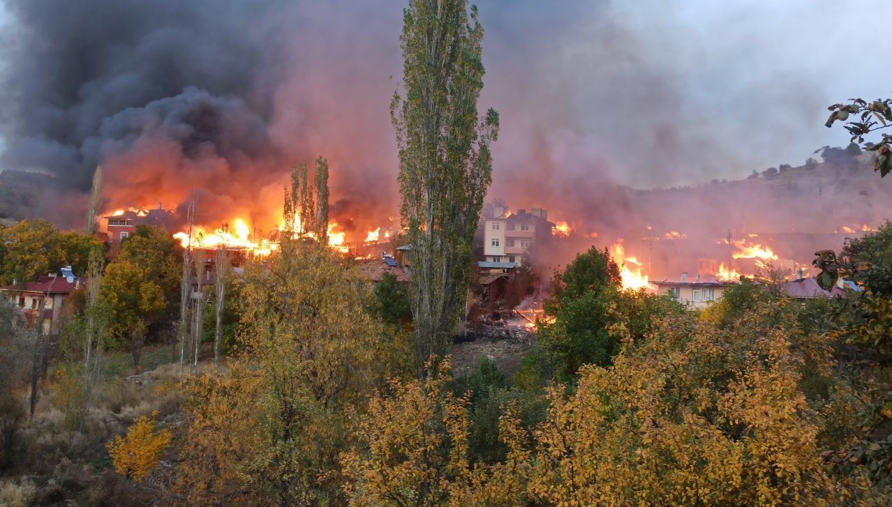 Kastamonu’da yangın 15 köy evine sıçradı