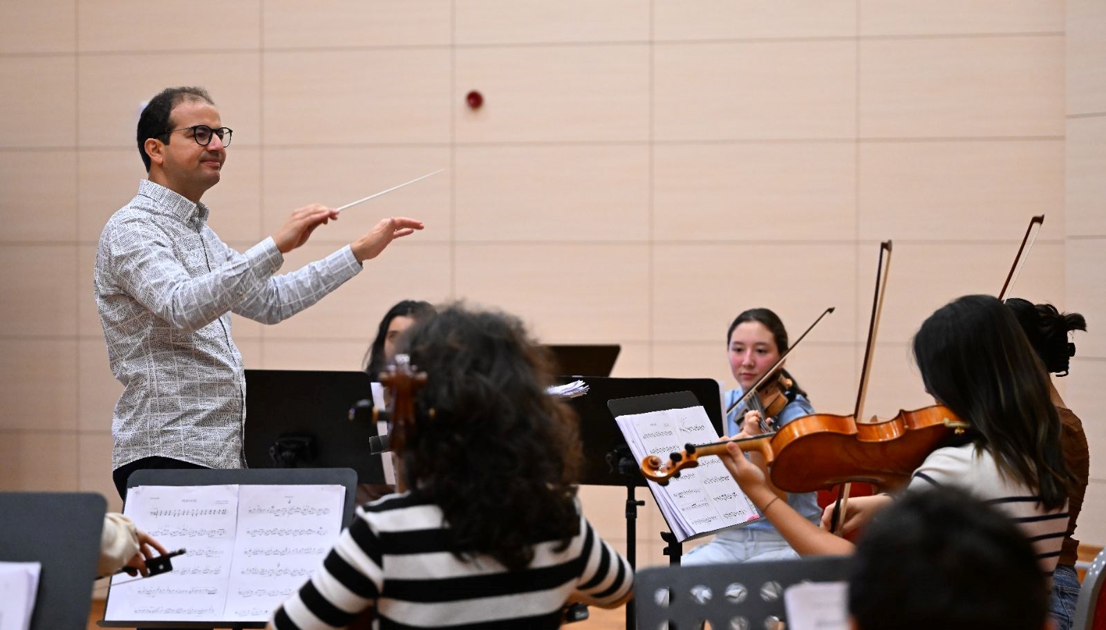 Londra Oda Orkestrası’nın Cumhuriyet’in 100. yılı konserini Türk şef yönetecek