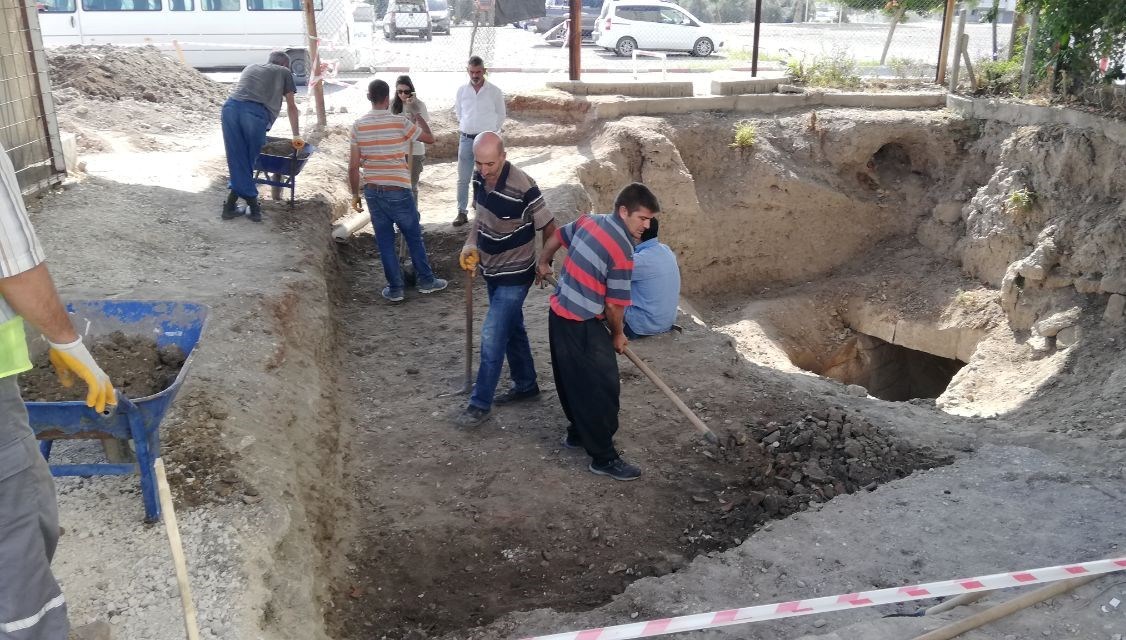 Mersin’de Roma Dönemi’ne ait oda mezar gün yüzüne çıkarılıyor