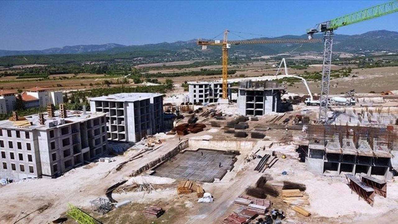 Osmaniye Sumbas’ta yapımı süren 190 deprem konutunun aralıkta teslimi planlanıyor