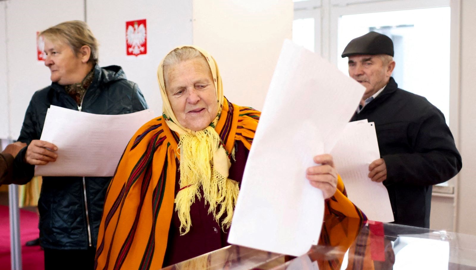 Polonya’da halk sandık başına gitti: İktidardaki parti çoğunluğu sağlayamadı