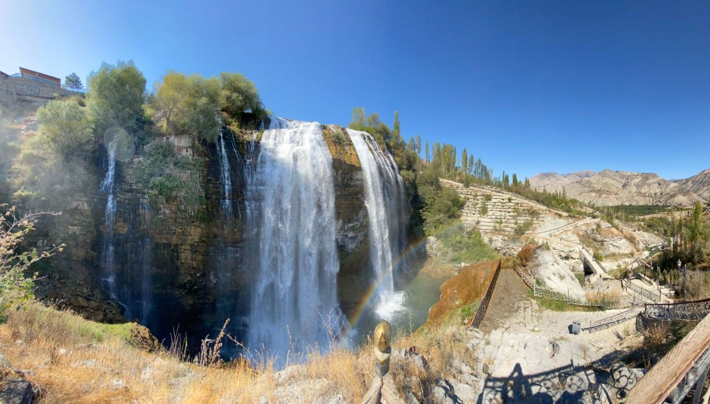 Tortum Şelalesi yaz boyunca binlerce turisti ağırladı