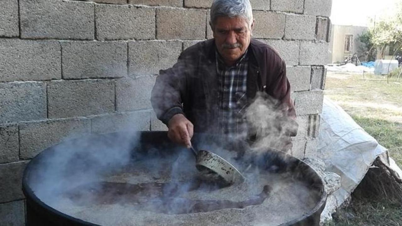 50 yıldır aynı işi yapıyor: Litresi 180 ila 200 liradan satılıyor!