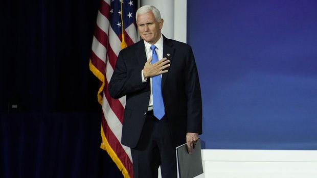 ABD’de Pence başkanlık yarışından çekildi