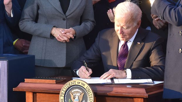 Biden, geçici bütçe tasarısını onayladı