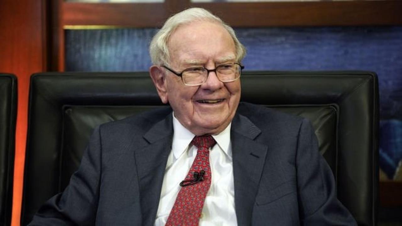 Buffett, nakite geçti: Kasasında para dudak uçuklattı