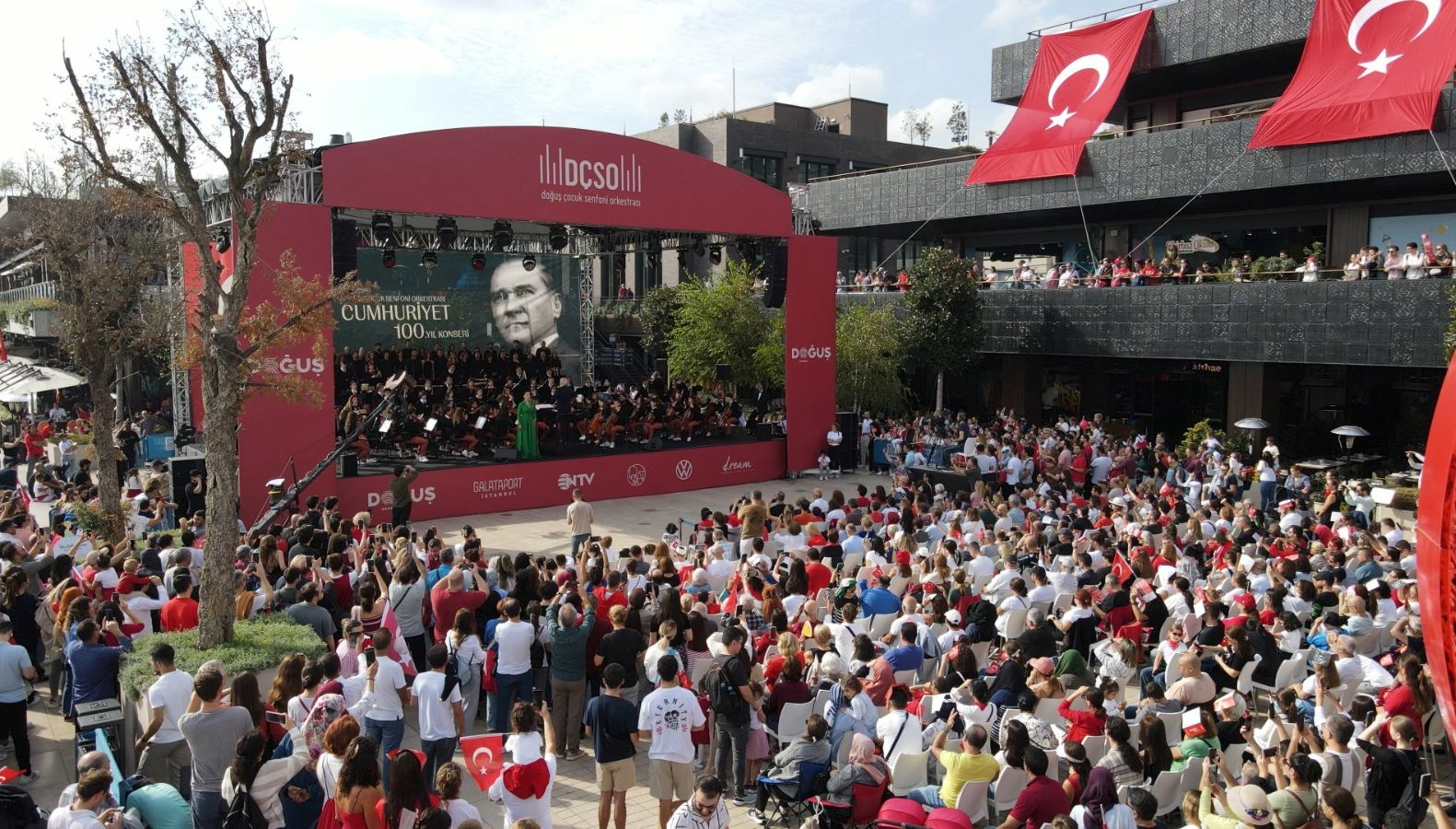 Doğuş Çocuk Senfoni Orkestrası Cumhuriyet’in 100. yıl coşkusunu Galataport İstanbul’da kutladı