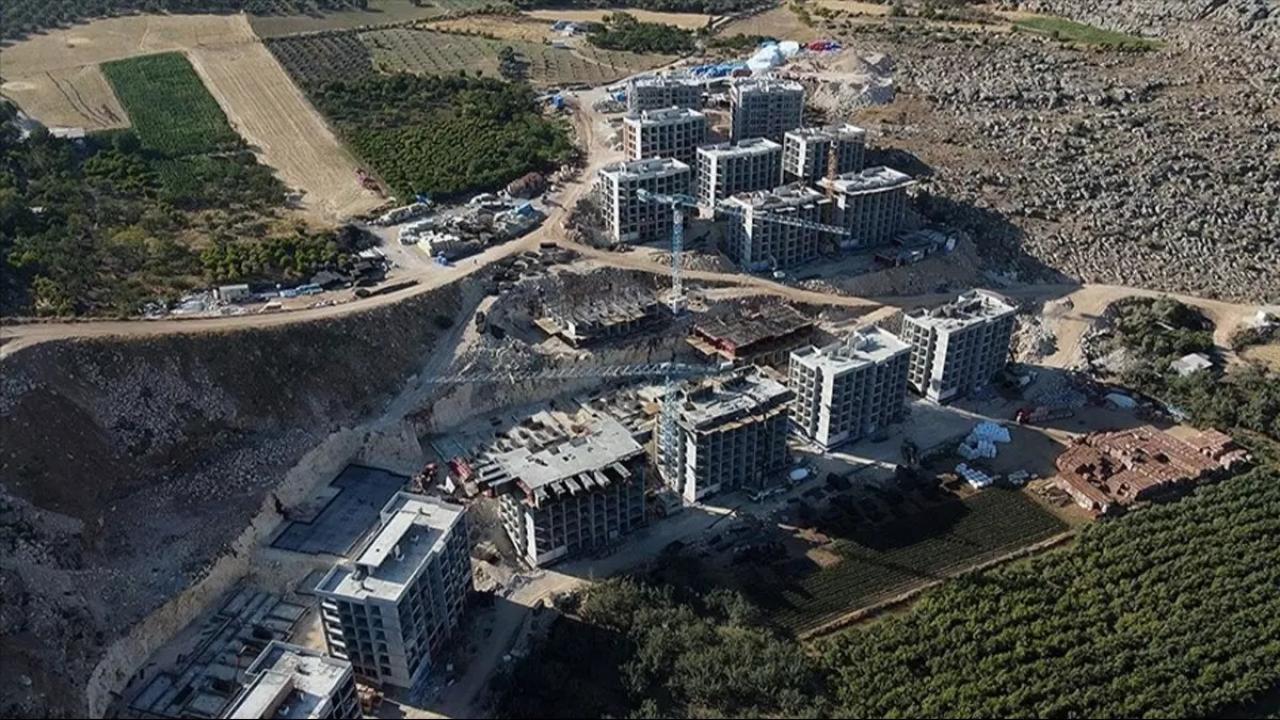 Hatay’da 32 bin 314 TOKİ konutundan tamamlananlar hak sahiplerine kurayla teslim edilecek