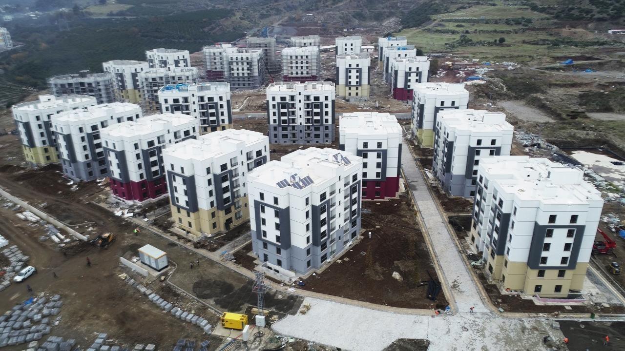 Hatay’daki deprem konutları ve dükkanlar için teslim tarihi belli oldu