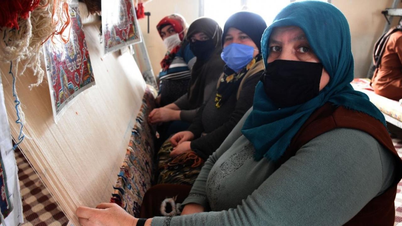 Niğde’de dokunan halılar dünyaya açıldı! Kadınlara gelir kapısı açıldı