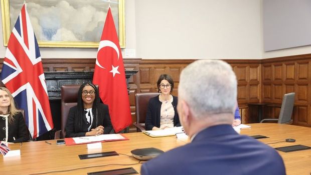 Bakan Bolat, Birleşik Krallık’ta Türk iş insanları ve STK’lerle buluştu
