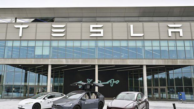 Tesla’nın Almanya’daki fabrikasında ‘yangın’ nedeniyle üretime ara