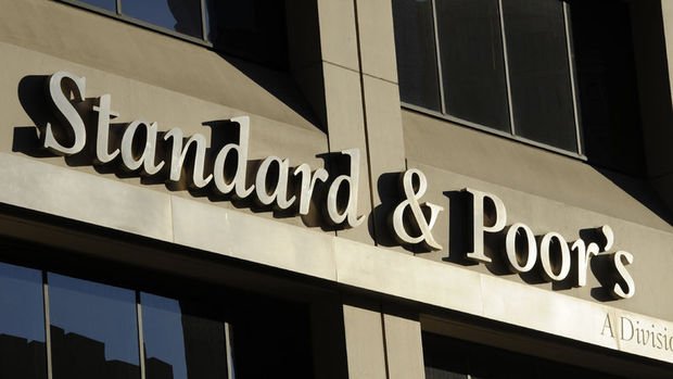 S&P Fransa’nın kredi notunu düşürdü