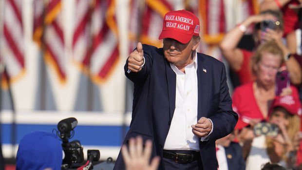 Trump, suikast girişiminin ardından ilk kez halk karşısına çıktı