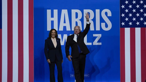 Kamala Harris başkan yardımcısı adayı Tim Walz ile ilk seçim mitingini yaptı