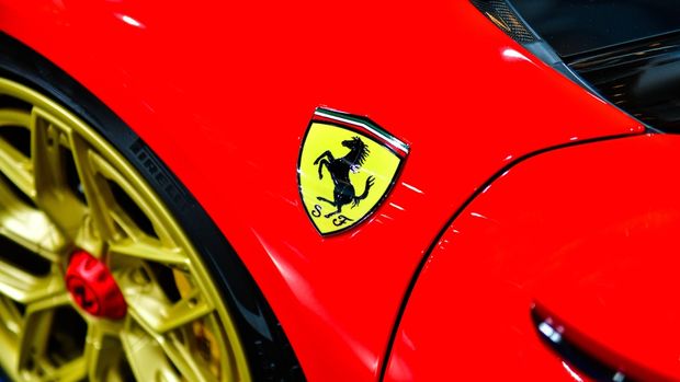 Ferrari en yeni ve pahalı modelini tanıttı