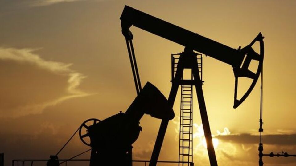 Petrol, arz fazlası endişeleriyle düşüyor