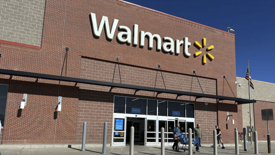 Trump’tan Walmart’a uyarı: Fiyatları yükseltmeyin